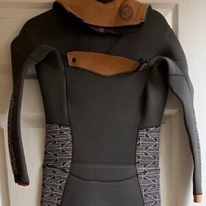 Billabong Surf Capsule size 8 3/2